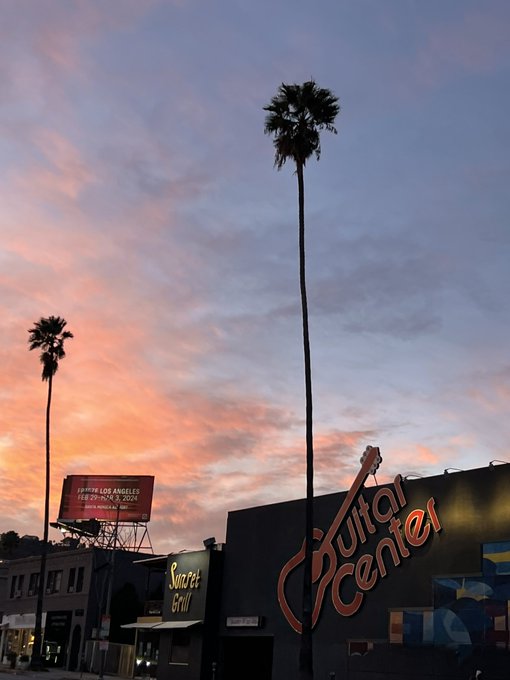 Sunset on sunset 🌅 https://t.co/Z3bfnEcySw