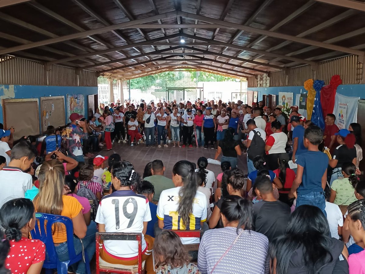 #Guarico: Comuna Vicarios Unidos de Calabozo reúne en Asamblea a más de 300 comuneros. Plantean proyectos para la mejora de infraestructuras educativas y servicios públicos de la comunidad para la Consulta Popular Nacional del 21 de abril de 2024