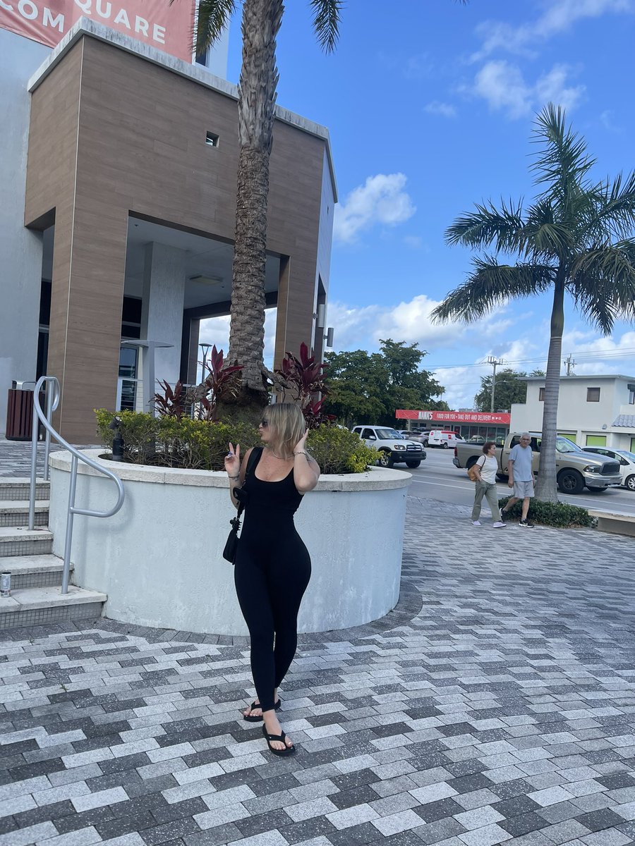 tori (@torischiavoxo) on Twitter photo 