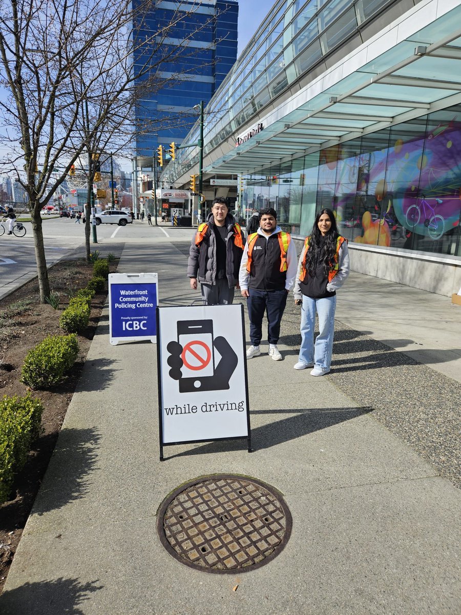 You are 3.6 times more likely to crash if you’re using your phone while driving 🚘 March is Distracted Driving Awareness Month & the volunteers from @MVTP_WCPC were out today reminding drivers to #LeaveYourPhoneAlone 📵 @icbc @RoadSafety_Paul