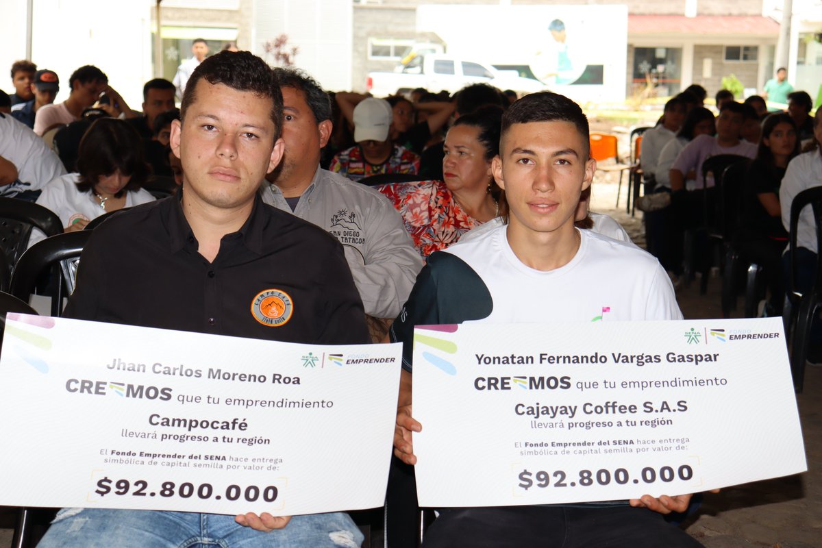 Amgasca's tweet photo. ¡Estamos felices! Hoy entregamos en el #SENA La Angostura recursos de capital semilla #FondoEmprender por más de $1.855 millones a 22 emprendedores, quienes harán realidad el sueño de crear nuevas empresas, 12 de ellas lideradas por nuestros egresados #SENA. Esto es #OrgulloSENA https://t.co/T39bkHQmky