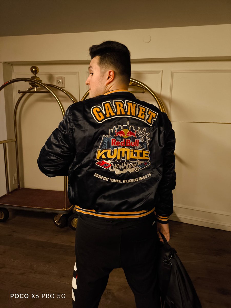 I'm in love for this jacket😍

<a href="/SYGMilano/">SaveYourGames</a> <a href="/AsdMilanoEsport/">Milano Esports asd</a> <a href="/redbullITA/">Red Bull Italy</a>