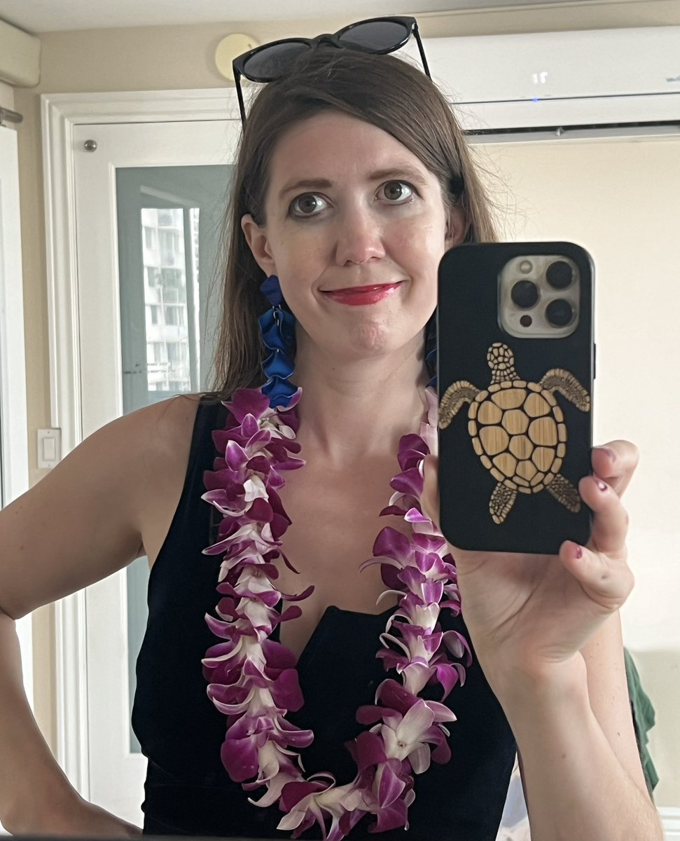 SongBirdyGirl's tweet photo. Got Leid in Hawaii 😉🌺
And found a hand-carved iPhone case from a local artisan📱❤️😘 The adventure is underway!
#lei #getleid #hawaiianlei #woodcarving #iphonecase #tortoise https://t.co/eNNBwkk50g