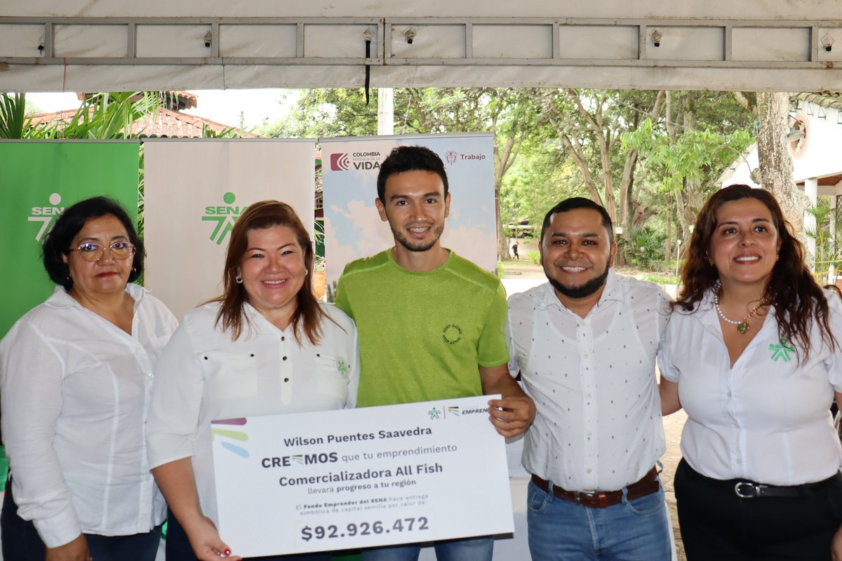 ¡Estamos felices! Hoy entregamos en el #SENA La Angostura recursos de capital semilla #FondoEmprender por más de $1.855 millones a 22 emprendedores, quienes harán realidad el sueño de crear nuevas empresas, 12 de ellas lideradas por nuestros egresados #SENA. Esto es #OrgulloSENA