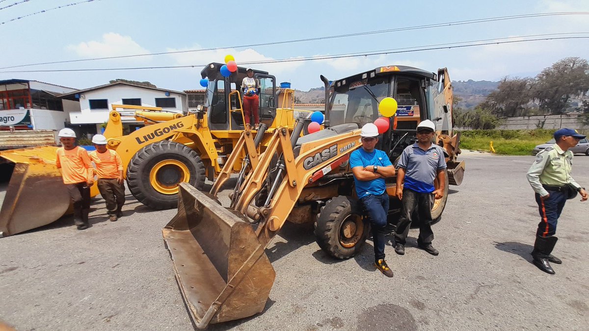 BoconoAlcaldia's tweet photo. #14Mar Gracias al presidente @NicolasMaduro fue lanzado oficialmente en #Bocono el Plan de Mejoramiento de Vías Agrícolas para fortalecer y apoyar el campo y sus productores. Cinco parroquias en simultáneo serán atendidas integralmente por la revolución.  @Alejandro_psuv2 https://t.co/y8jqs2fpLC