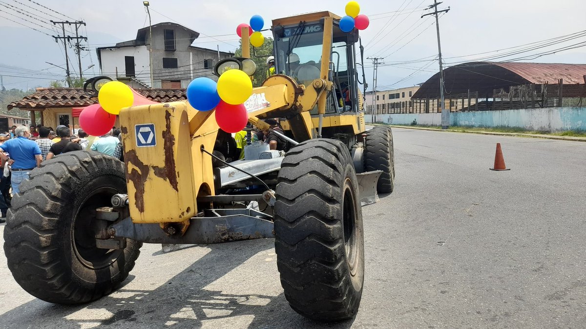 BoconoAlcaldia's tweet photo. #14Mar Gracias al presidente @NicolasMaduro fue lanzado oficialmente en #Bocono el Plan de Mejoramiento de Vías Agrícolas para fortalecer y apoyar el campo y sus productores. Cinco parroquias en simultáneo serán atendidas integralmente por la revolución.  @Alejandro_psuv2 https://t.co/y8jqs2fpLC