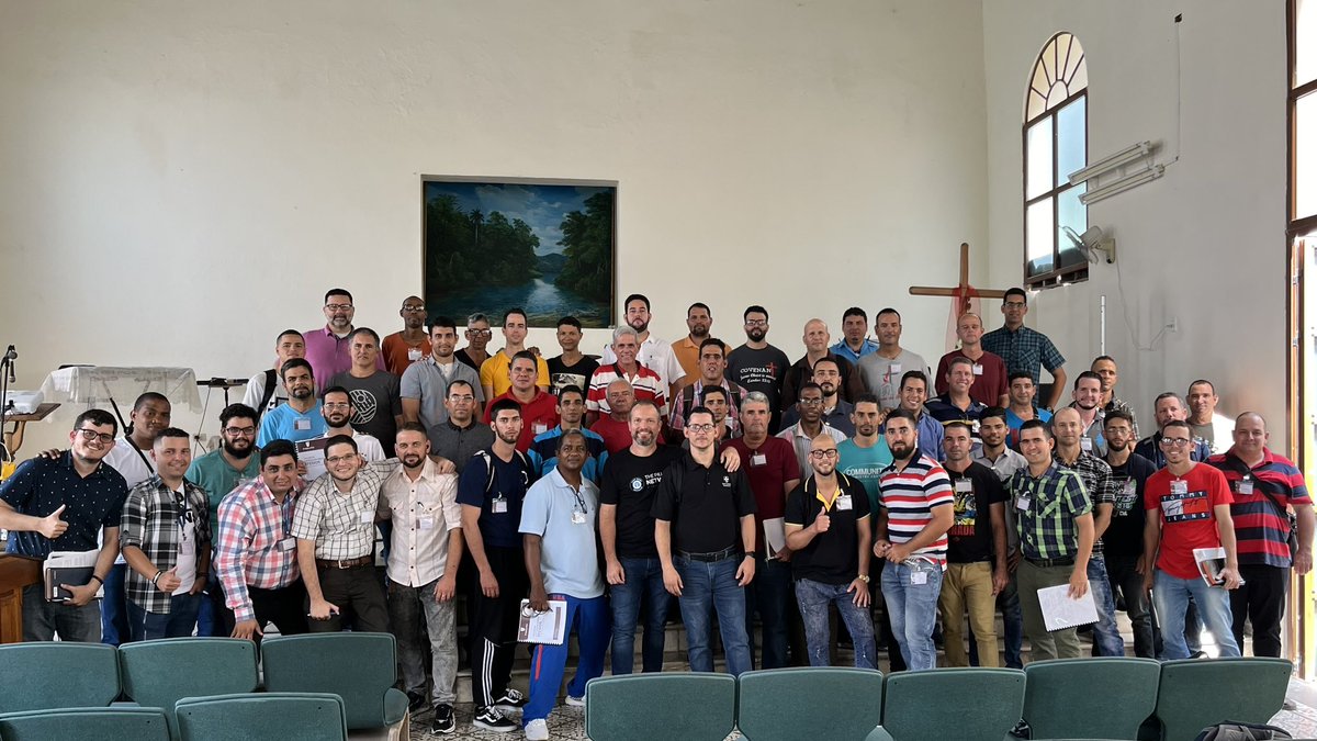 PredicaFiel's tweet photo. ”Procura con diligencia presentarte a Dios aprobado, como obrero que no tiene de qué avergonzarse, que maneja con precisión la palabra de verdad.“
2 Timoteo 2:15 Con este texto en mente, este grupo de hombres se ha reunido para limarse unos a otros en la exposición bíblica. https://t.co/Kx13lDTw4c