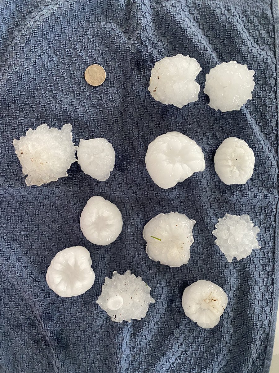 JimG0918's tweet photo. @NWSStLouis crazy hail in OFallon MO from that storm! https://t.co/JzpF1mEgCP