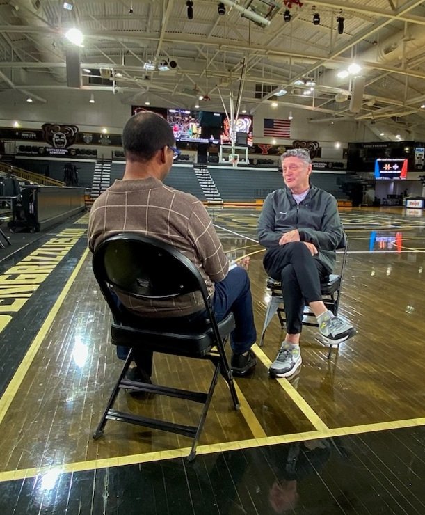 Fox2Woody's tweet photo. We sit down for a little 1 on 1 with #OaklandMBB Head Coach Greg Kampe... Tournament talk tonight at 6 on #Fox2Sports https://t.co/WurQaoXWiP