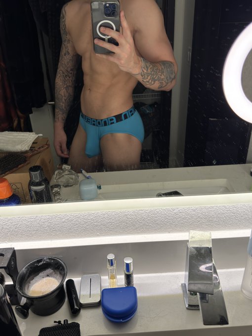 Happy Thursday 😘 https://t.co/4a1g1JIKGB<a href="/tag/mvsales"class="tags"><span>#mvsales</span></a>