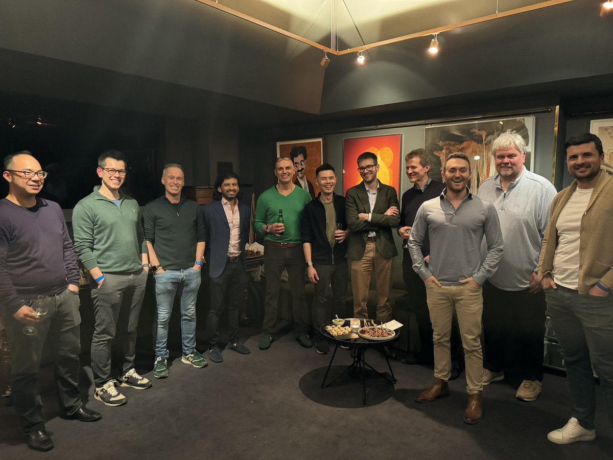SamuelHBurke's tweet photo. 🥂@RealVision #RVIP meetup in London with the one and only @osf_rekt giving his views on what’s next for this crypto bull market, ETF approvals and his NFT artistry. 🍾 Cheers to the gang. 🇬🇧 https://t.co/tvqJc3RIHK