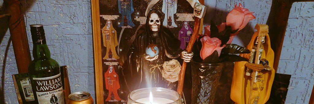 soikaren28's tweet photo. Reconoce el poder de la magia si la has empleado exitosamente para obtener algo deseado. Si niegas el poder de la magia después de haber acudido a ella con éxito, perderás todo lo conseguido. 
 
Foto de mi altar🖤 https://t.co/7i8BEINq14