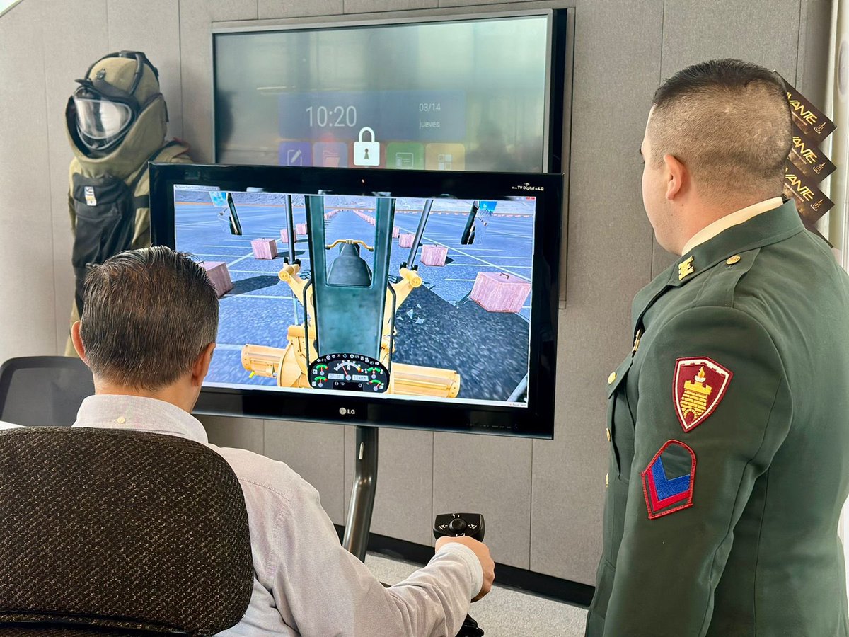 ejercito_cedoc's tweet photo. #AEstaHora nuestra Escuela de Ingenieros Militares de @CEMILEJC se destaca en el ‘VII Congreso Internacional DOKUMA Innovation Summit’ al presentar su oferta académica; el grupo MARTE y el SEMEI con los simuladores de línea amarilla. 

#EducaciónMilitar https://t.co/eHBMKDlQWC