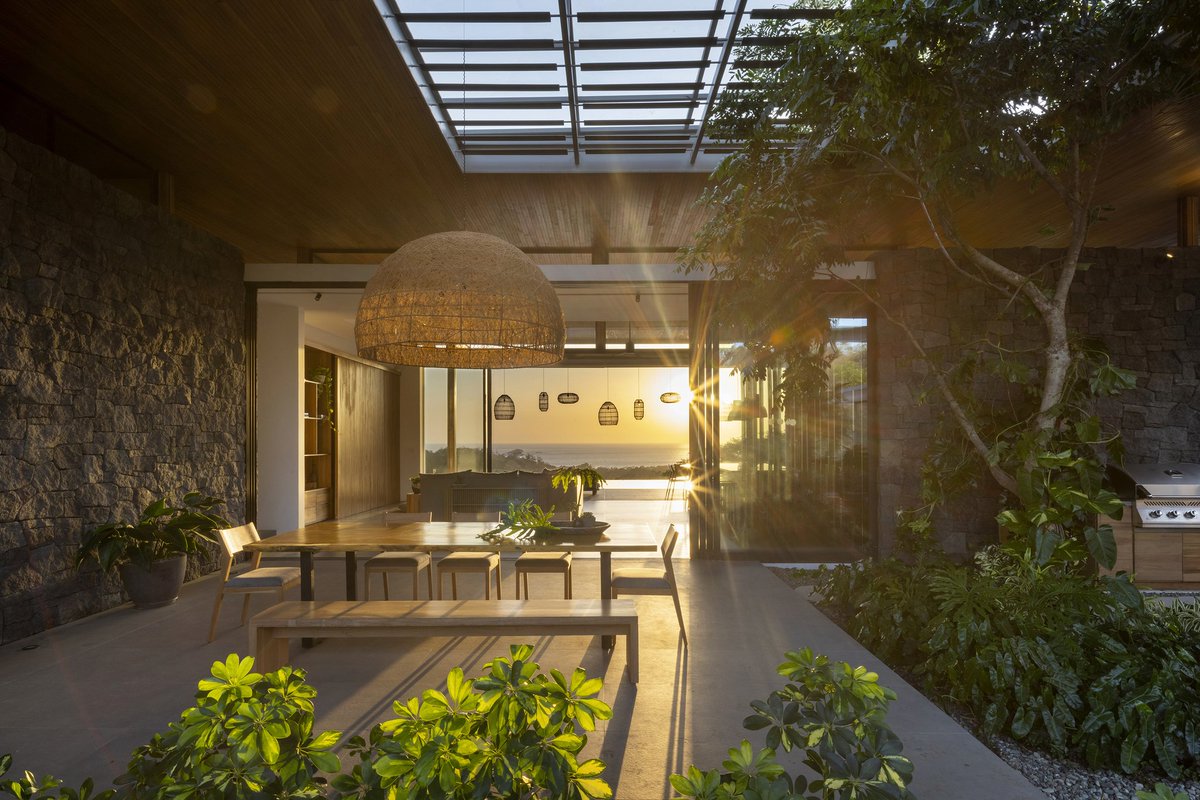 We're thrilled to reveal the Pergola House, a beacon of Studio Saxe's innovative design nestled in the lush realm of Playa Grande, Guanacaste, Costa Rica. This home, crafted for a North American family seeking a fresh chapter.

See full project:
studiosaxe.com/projects/pergo…