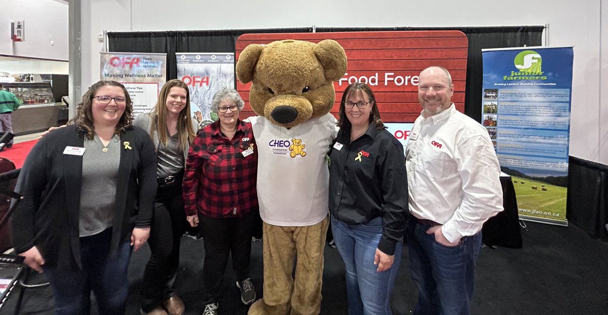 JanineLunn's tweet photo. A mixture of members, colleagues, friends and family at the @OttawaFarmShow this week! https://t.co/EzeIsarjkT
