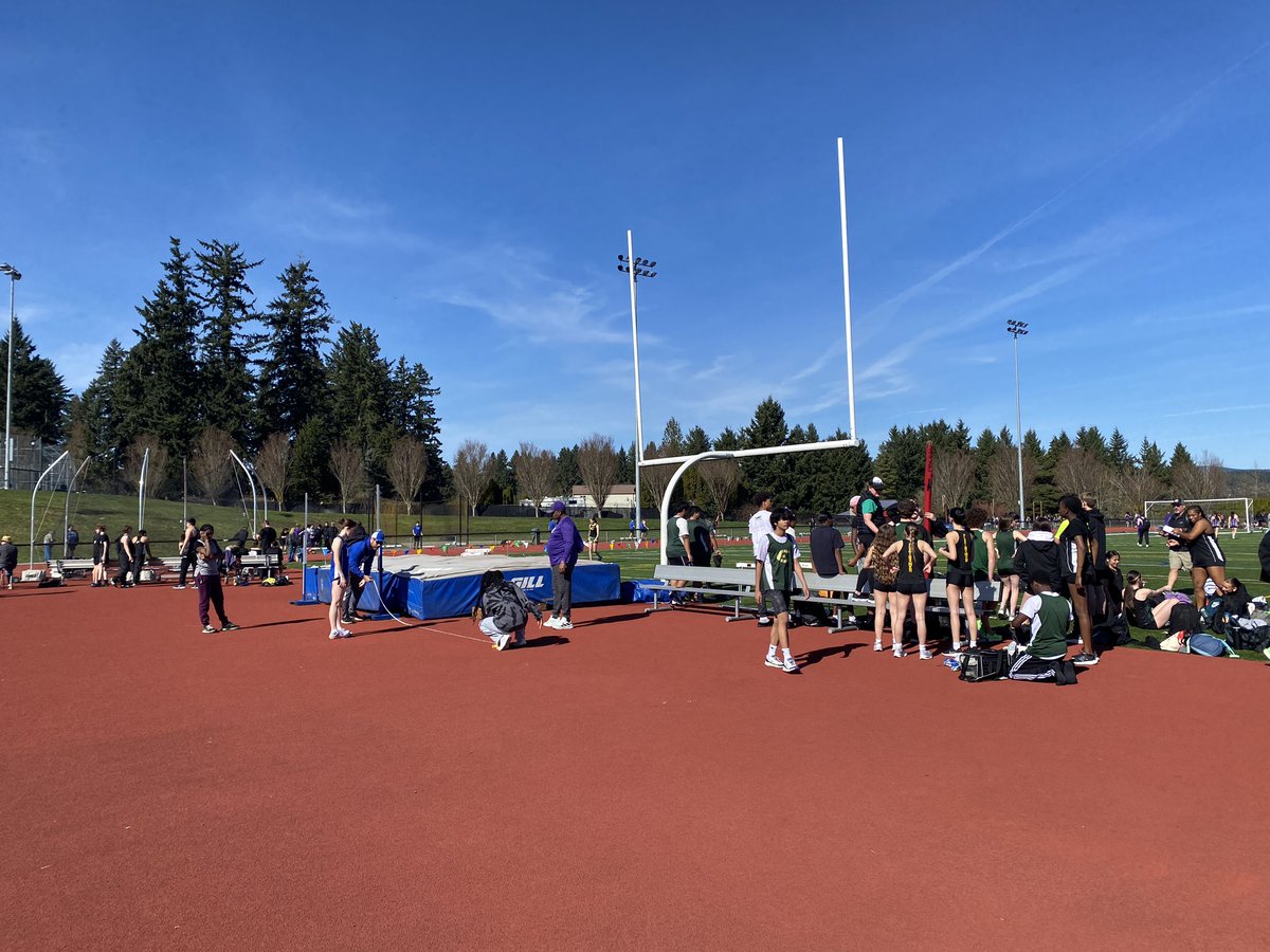📍-- Union HS

Debut meet of 2024! It's the Union Relays jamboree alongside Heritage, Evergreen, Mountain View and host Union. 

The weather is 😎