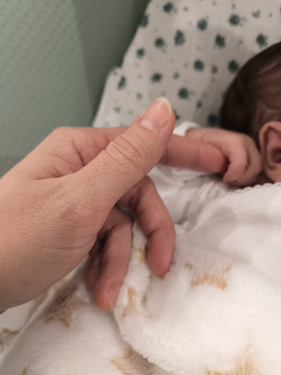 estrellascc's tweet photo. No sabía que se podía querer tantísimo a alguien que no tiene ni una semana de vida.
Tu tita estará siempre cogiendo tu mano, te adoro mi pequeño💙 https://t.co/WwDxZ5lJ0x