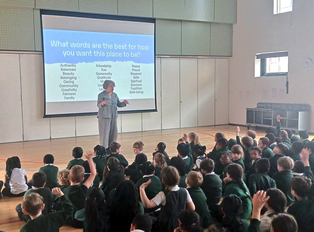 AlbionPrimary's tweet photo. Today we had a visit from Gill from Canada Water who spoke to us about an exciting opportunity with the Canada Water Development. We were invited to think of names for the future streets that will make up these new spaces in the years to come.
#APSBritishLand
#APScommunity https://t.co/Lpd0zRxOlV