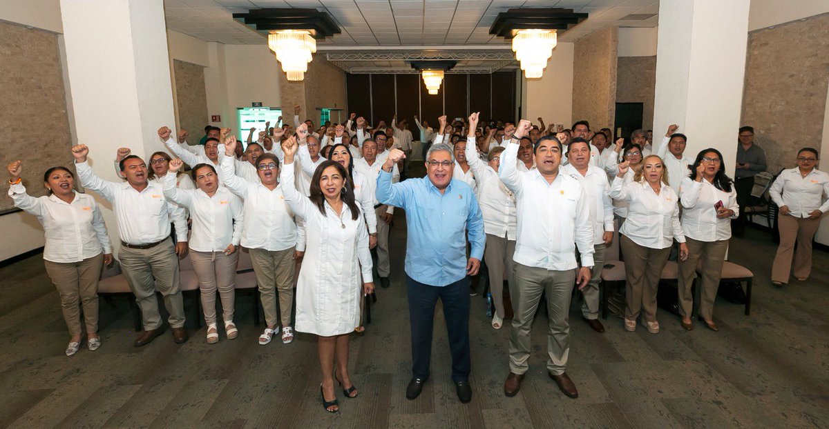 #UnoSomosTodos
#TodosSomosUno
En reunión de trabajo en #Campeche, el líder del #SNTE, Mtro. Alfonso Cepeda, dialogó con la gobernadora <a href="/LaydaSansores/">Layda Sansores</a> sobre las necesidades del magisterio estatal. Participó en el encuentro el secretario de la Sección 4, Sergio Renán Flores.