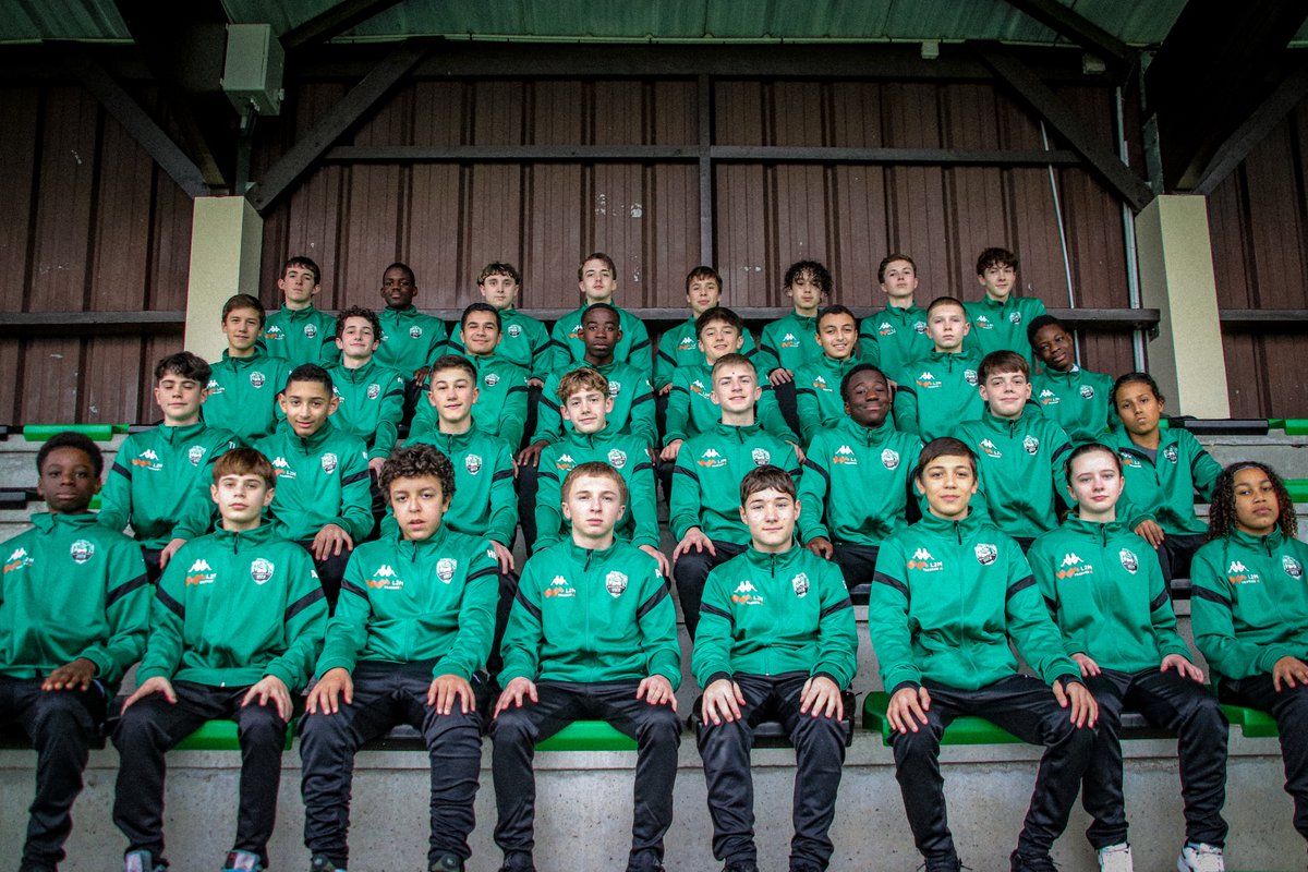 fuscbg's tweet photo. 𝐏𝐡𝐨𝐭𝐨 𝐎𝐟𝐟𝐢𝐜𝐢𝐞𝐥𝐥𝐞 𝐔𝟏𝟓 📸
Saison 2023-24 ⚽️

Deux équipes, deux objectifs, un seul mot d'ordre : 𝐔𝐍𝐈𝐓𝐄́ 👊

#FUSCB #LFN #U15R2 #U15D2 💚🤍 https://t.co/LDCrlnlHBQ