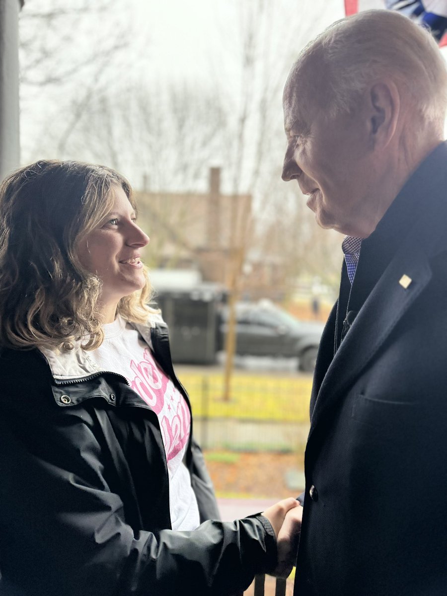 Saginaw had a special visitor today and boy were folks excited! @JoeBiden is truly a really nice guy.