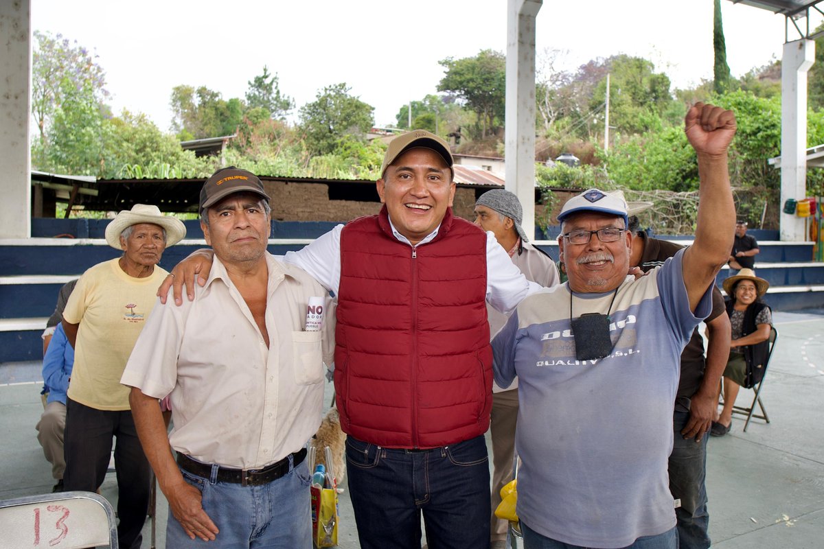 Nino_Morales1's tweet photo. Seguimos en territorio, escuchando y conociendo de primera mano las necesidades de la gente, hoy llegamos a San Juan Chicomezúchil.

¡La lucha ha sido constante y a nuestro movimiento, nada lo detiene!

#LaAuténticaVozDelPueblo
#SigamosHaciendoHistoria https://t.co/IOmvaAXfpN