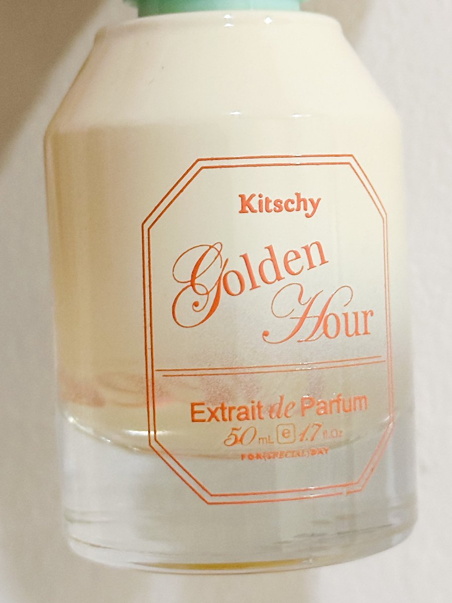skeeyncare's tweet photo. kalau kalian belom pernah nyoba parfum  kitschy yang golden hour, you are missing out! karena percayalah, SE-ENAK ITU 😭🍊

nah, sekarang adalah occasion yang tepat untuk nyoba parfum baru buat dipakai pas bukber!!!
#racuninparfum https://t.co/MhofiG3XKs
