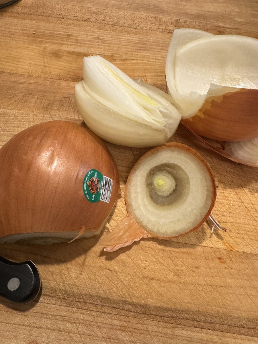 WhatsReallyGood's tweet photo. @Wegmans get your fucking shit together! Your produce quality has plummeted in the last few years. This is a joke for the prices you charge. https://t.co/cQ4c7Q9SL0