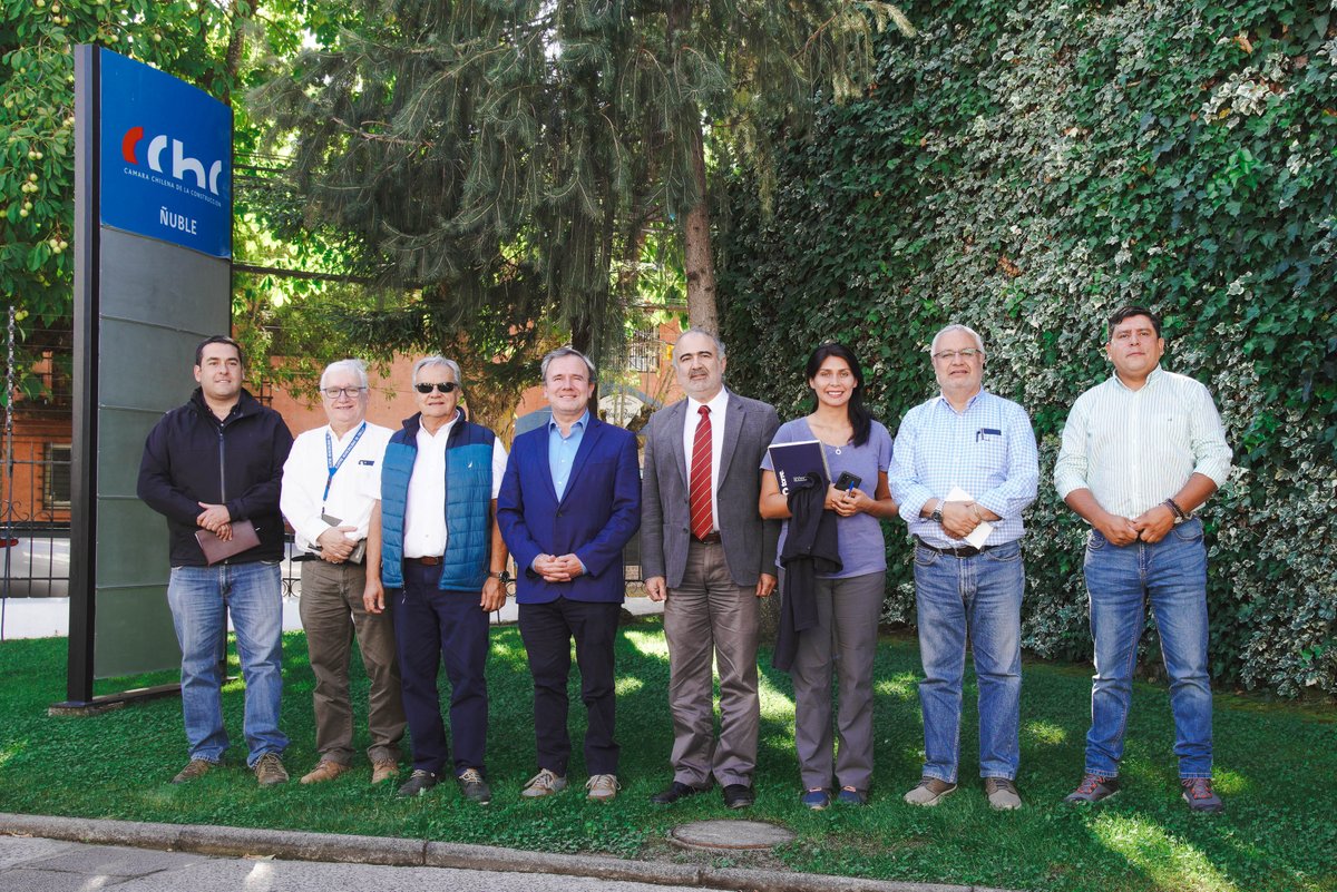 Compartiendo anhelos junto a <a href="/CJardua/">Cristóbal Jardua Campos</a>, gremios de Ñuble y <a href="/muni_chillan/">MunicipalidadChillán</a>, para proyectar una Zona Económica Especial de productos agrícolas con mayor valor. 
Excelente presentación de Renato Segura, director de Desarrollo Económico y Productivo Municipal. A seguir trabajando!.