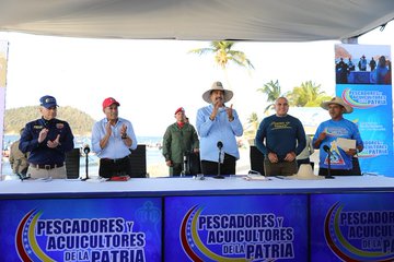 minecofinanzas's tweet photo. #EnFotos || El Pdte.@NicolasMaduro, visita este jueves el estado #Sucre, para participar en el acto de celebración por el Día del Pescador y Acuicultor Artesanal.  

La actividad liderada por el Jefe de Estado, se lleva a cabo en #Carúpano, estado Sucre.

#14Mar https://t.co/SkeYOJgGiY