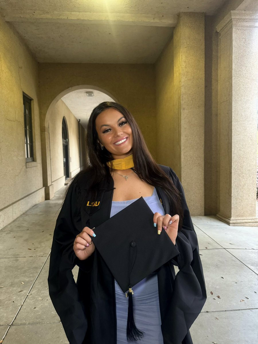 AliKilponen's tweet photo. Degree #2 🤭🎓 https://t.co/4M3HZ3QnPC