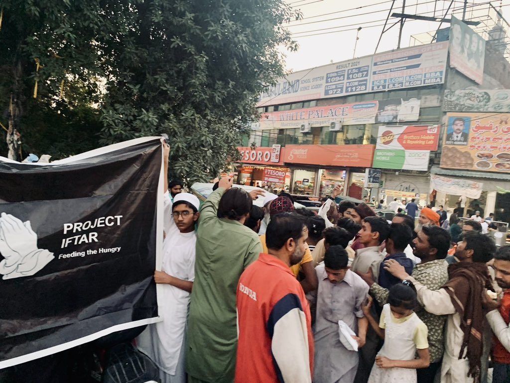 last year my friends and I fed 15,000 people 

this year our goal is to feed 30,000 people around the world 

here’s how you can help

1. every retweet = 1 person fed

2. every 10 likes = 1 person fed

3. every $2 donated = 1 person fed