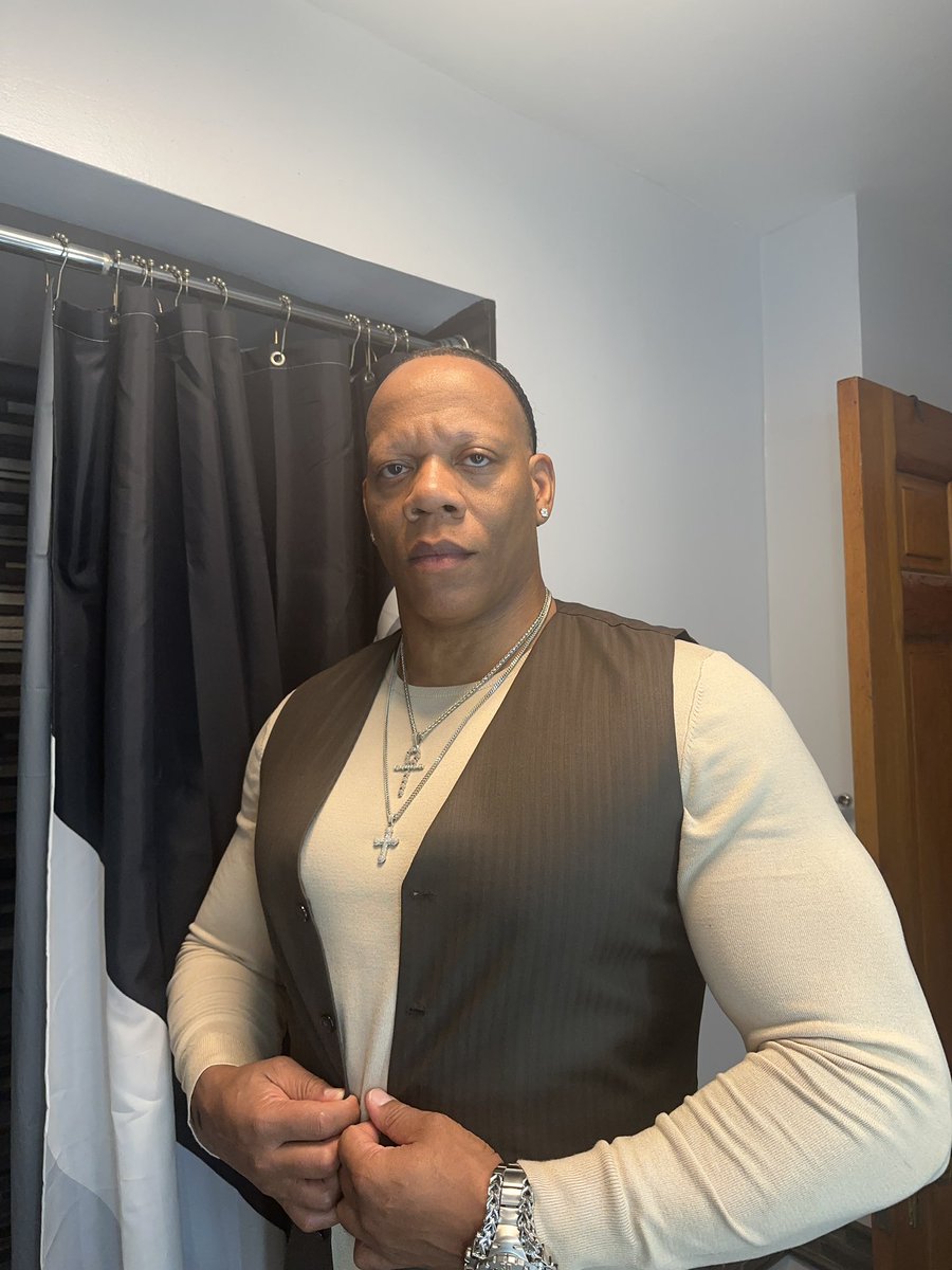VersatileoneEVO's tweet photo. Normalize Dressing the Part! https://t.co/Qx6faxXHVR