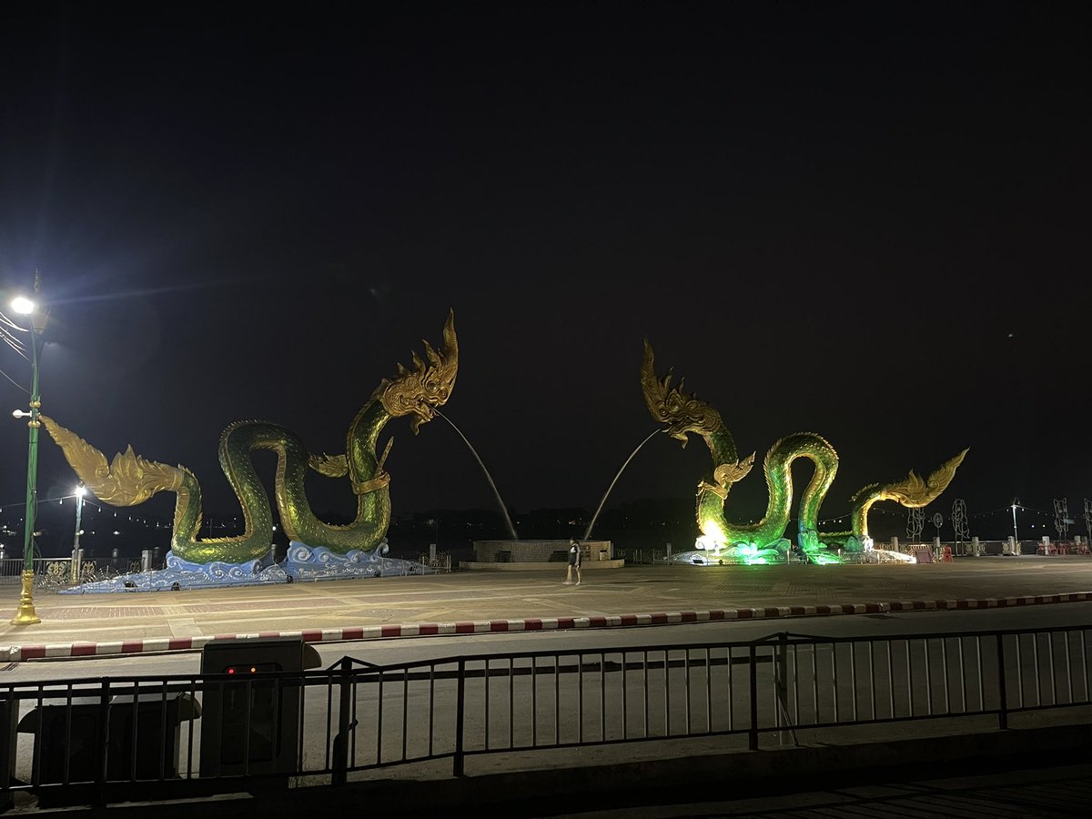 toporiginal1's tweet photo. พญานาค ยังมีคู่แล้วกูละ🐍🐍 https://t.co/a9b1FeouGz