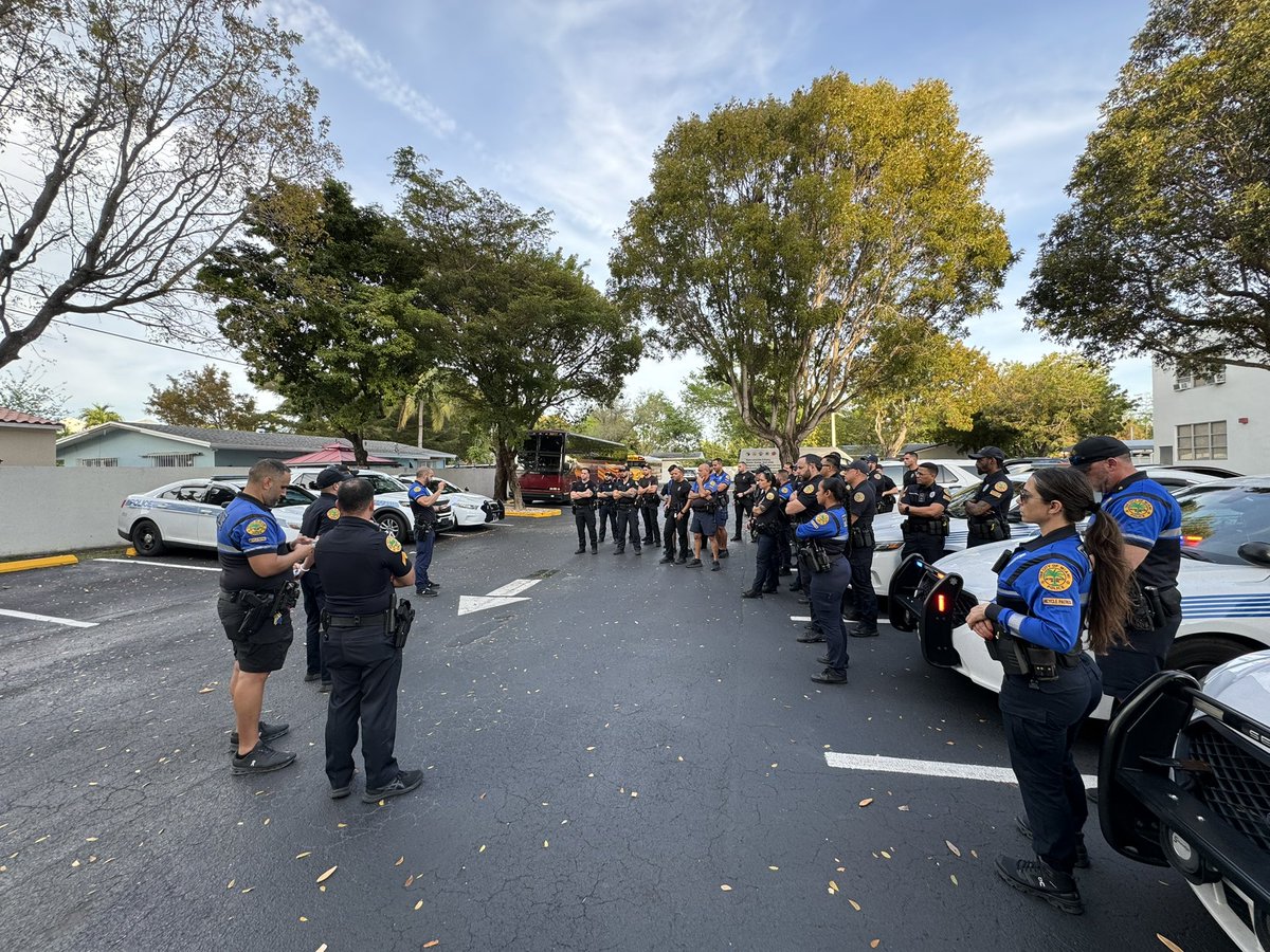 Your <a href="/MiamiPD/">Miami PD</a> South District team will be saturating the Coral Way neighborhood this evening. Targeting crime, quality of life,and traffic hazards; our officers will be out in full force to make our community and roadways safe. <a href="/ErnieSierraMPD/">Major Ernie Sierra</a> <a href="/MoralesMiamiPD/">Chief Manny Morales</a> <a href="/CButlermpd/">Chiquita F. Butler</a>