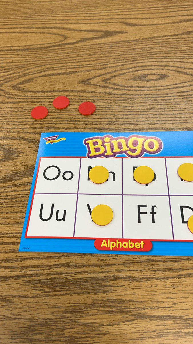 Learning and having fun at the same time! Letter bingo is a great way to work on letter recognition with students! The kids had so much fun and they won prizes! 🏅🏆@EY_uwindsor