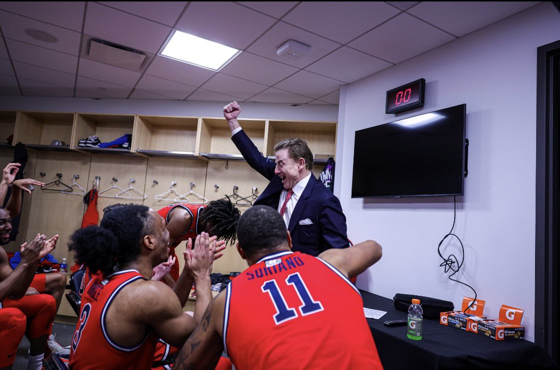 JohnniesTape's tweet photo. We deserve this Johnnie Nation! 😎

#SJUBB https://t.co/PMTEMguXQh