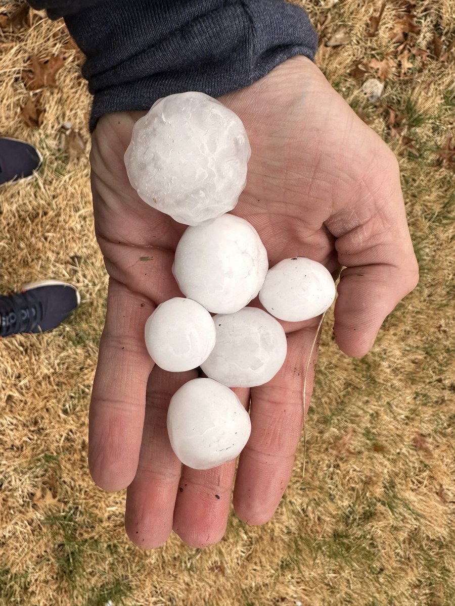 Got some golf ball sized hail here in Fenton, MO @zimmtv @SteveTempleton @MrsRigdon