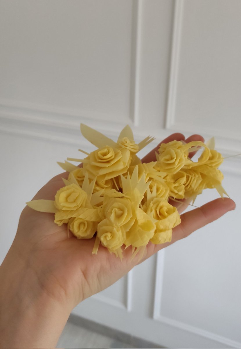 MabelOrfe's tweet photo. Holi ☺️ 

Sigo haciendo Palmitas de Solapa para el Domingo de Ramos, aunque ya me van quedando pocas 😅 

Las entrego en persona en Sevilla, envío por Vinted y por Correos (el envío no llega a los 2€) Aún estáis a tiempo, tardan en llegar unos dos días.  

¿Me das RT? Gracias❤️ https://t.co/kQME2FiHeM