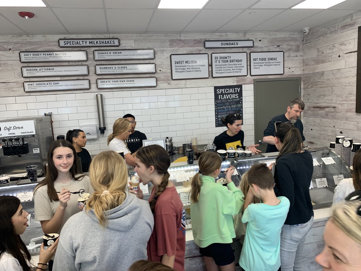 ThompsonMSpride's tweet photo. What a great turnout at Thompson’s day of guest scoopers in the Ice Cream Wars at Nicholas Creamery!!! Go Thompson Roreo!!! #MTPSpride #ThompsonMSpride https://t.co/z6dmiPdaxE