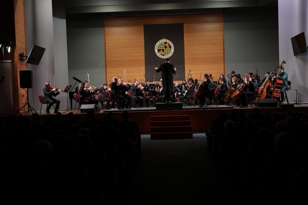 UjaCultura's tweet photo. Algunas instantáneas del concierto que la Orquesta Sinfónica del profesorado del CSMJ Jaén ha ofrecido esta noche, ¡una delicia de viaje musical por España! @CSMJaen @ujaen
#ujacultura #arte #csmj https://t.co/4zuYuXdH1Z