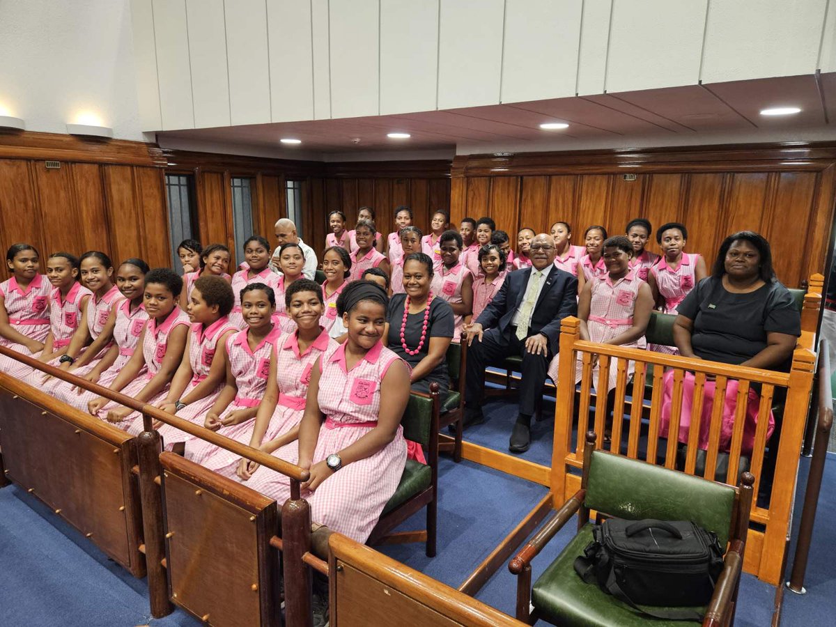 Part of the 9️⃣0️⃣ students & teachers from Nasinu Gospel Primary School with the Prime Minister @FijianPM Hon. Sitiveni Rabuka at the #FijiParl public gallery before #parlsitting today. ❗️Last day of sitting for March. ▶️ Next sitting, Apr 15-19. #TeamFiji #FijiNews