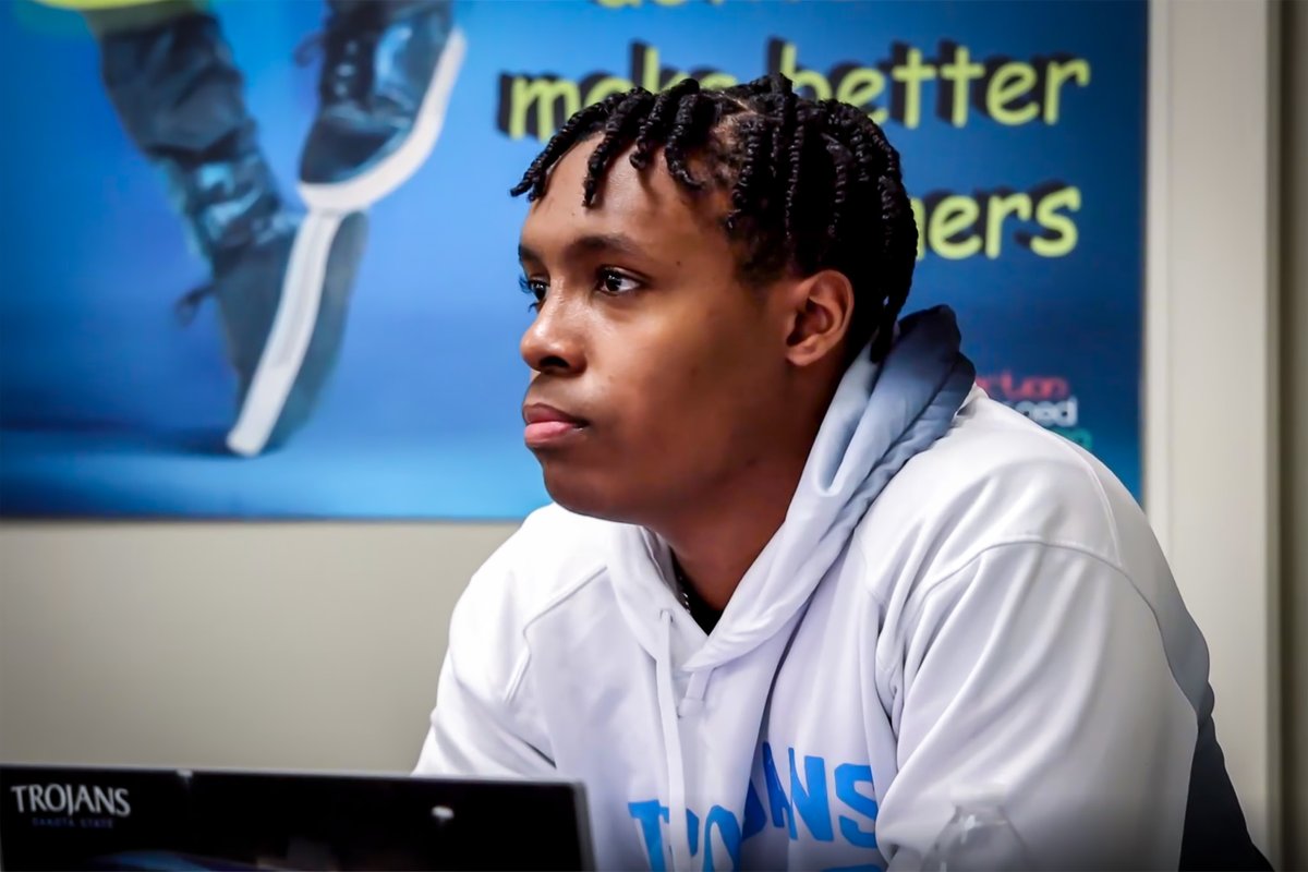 DakotaState's tweet image. Students in Scott Klungseth&apos;s Exercise Science Technology Integration course took advantage of flexible seating while learning about different motion analysis software. 

📰 ow.ly/wY7i50QTeyR

@DSUteach @dartfish 
#exercisescience #stromotion #dartfish #DSUteach