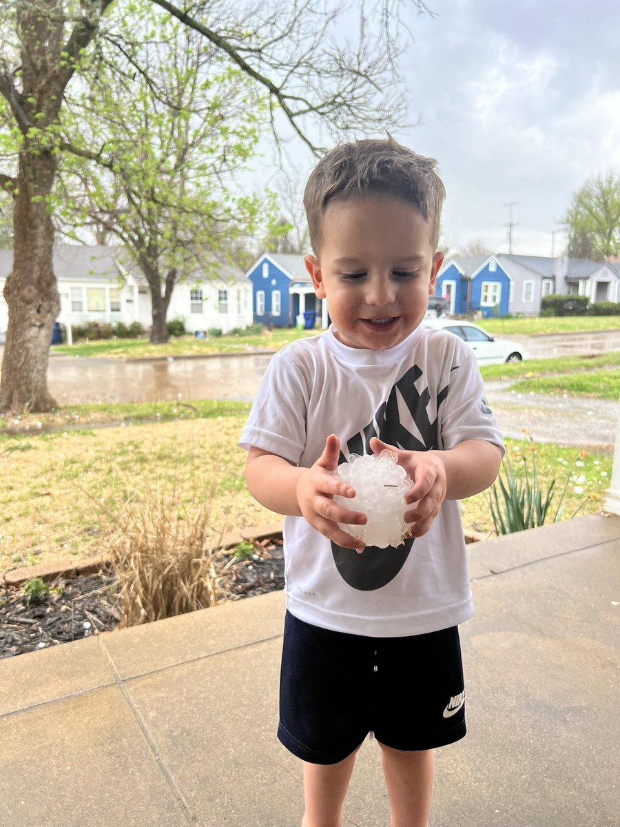 JaleyNetherton's tweet photo. @kfor my son holding baseball sized hail in Ada, OK. https://t.co/4BcsO7MkKC