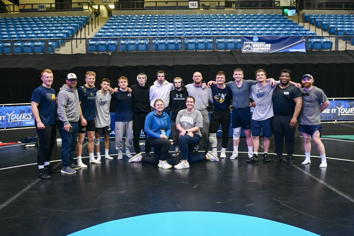 AugustanaWR's tweet photo. The Skoldiers have arrived ⚔️

#VikingTough | #BuildingChampions | #D2Wrestle https://t.co/YzMcywD5NV