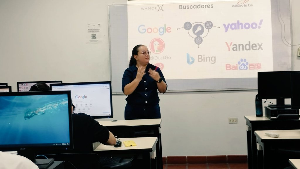 CdR_'s tweet photo. También aprenden cómo insertar un mapa de Google para localizar un lugar clave, identificar sitios o señalar cierres viales, obras y ubicaciones específicas. Estos temas hacen parte del taller dirigido por @KarinaJudex y apoyado por @GoogleColombia https://t.co/CJkJaJU3mS