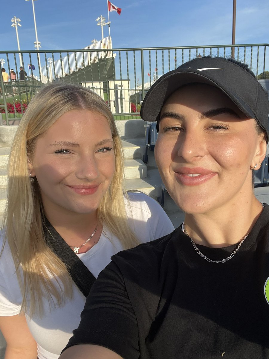 AvaSmith20's tweet photo. so amazing seeing you yesterday @Bandreescu_ ily 💓 https://t.co/mByaLA3C7x