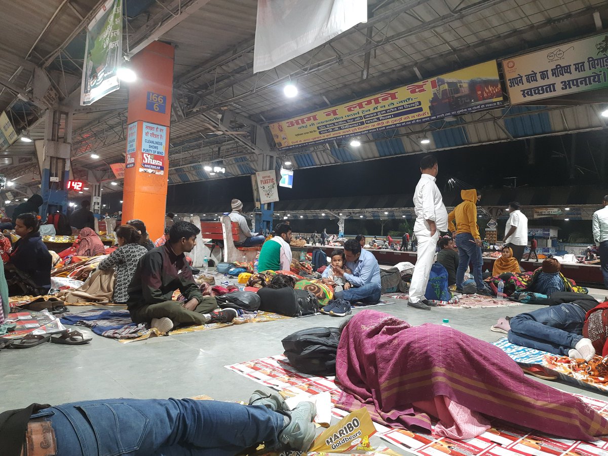 Gyanu_080's tweet photo. की क्या लिख दू मैं ,हम सबकी इन हालातो पे
साहब हम आए है up स��, अपने हालातो के सवालो पे
#Bihar_exam 
#Bpsc_Tre_3.0
#upAimteacher https://t.co/txwsyiAtmQ