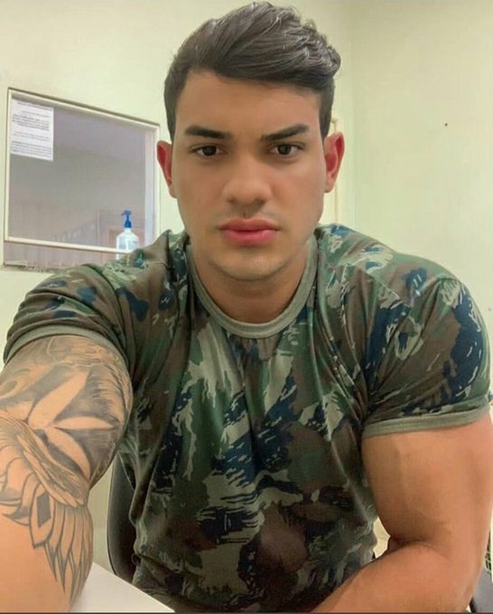 Boy`Military21cm tweet media
