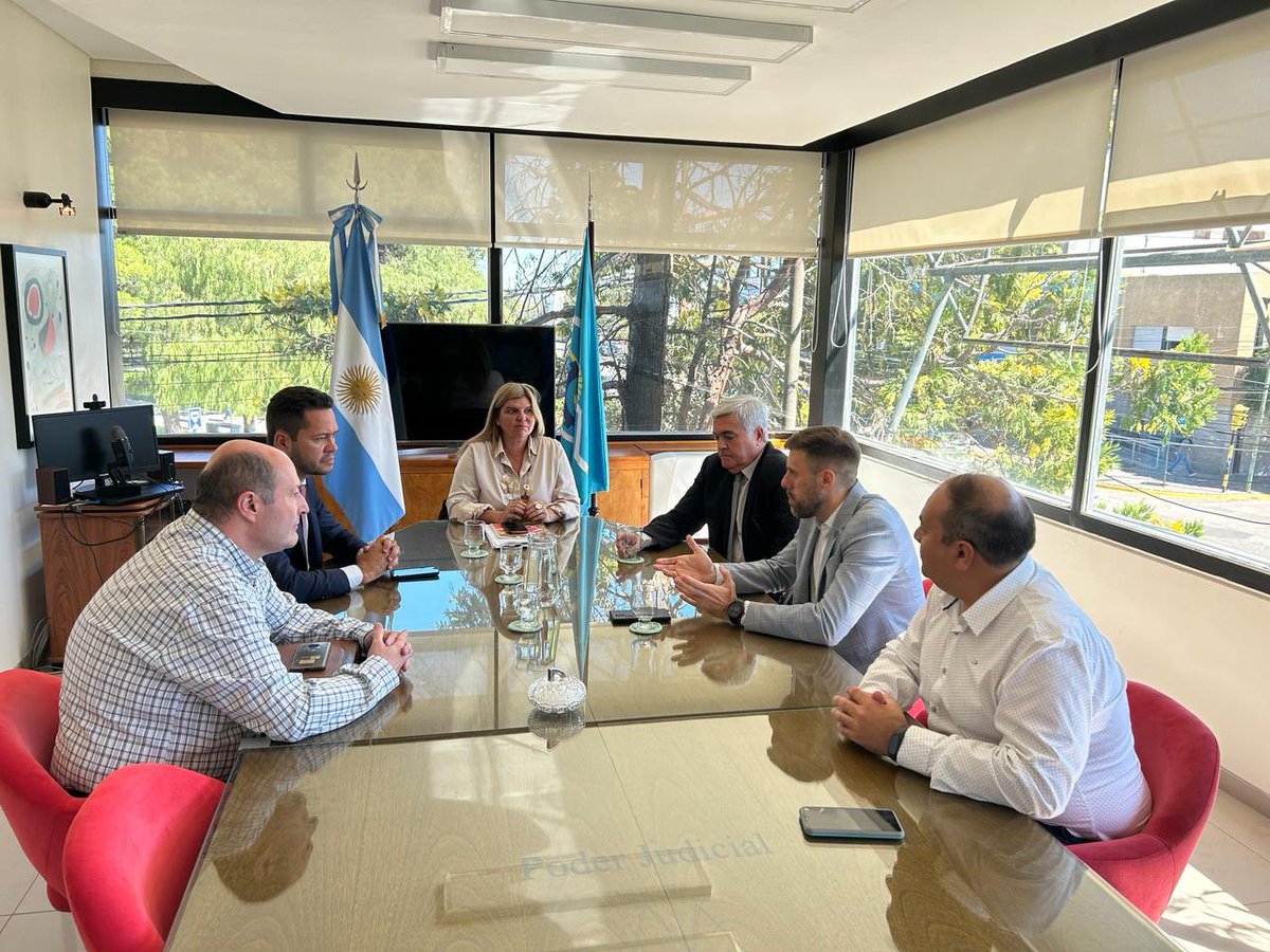 GroomingArg's tweet photo. ✅📍RAWSON | En la Sala de acuerdos del Superior Tribunal de Justicia de la provincia del #Chubut, mantuvimos una importante reunión en el marco de la campaña sin precedentes que llevamos a cabo para la "protección y prevención de violencias a #NNyA en el entorno digital". https://t.co/fuVUevo5eZ
